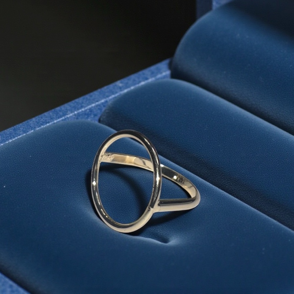 Elegant Gold Circle Ring